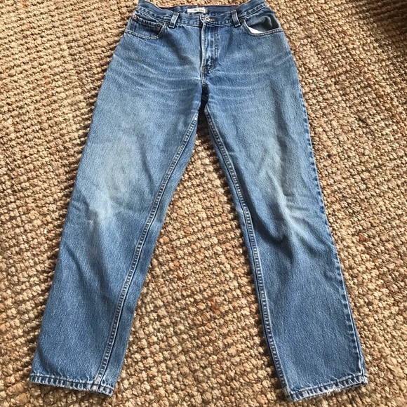 Perfectly Worn Levi’s Mom Jeans - Picture 4 of 7